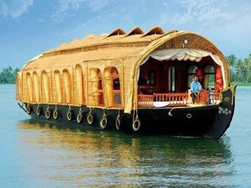 kumarakom houseboat