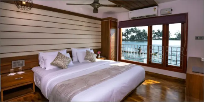 Why Alleppey Houseboats are the Perfect Destination for Special Events?