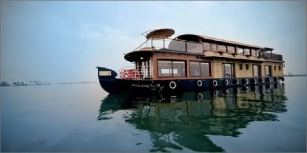 Luxury Honeymoon Houseboat Alleppey