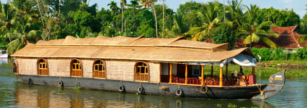 Discovering the Charm of Houseboating in Alleppey: A Seasonal Guide